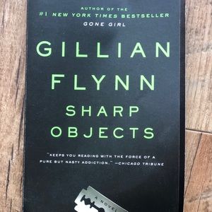 Sharp Objects by Gillian Flynn